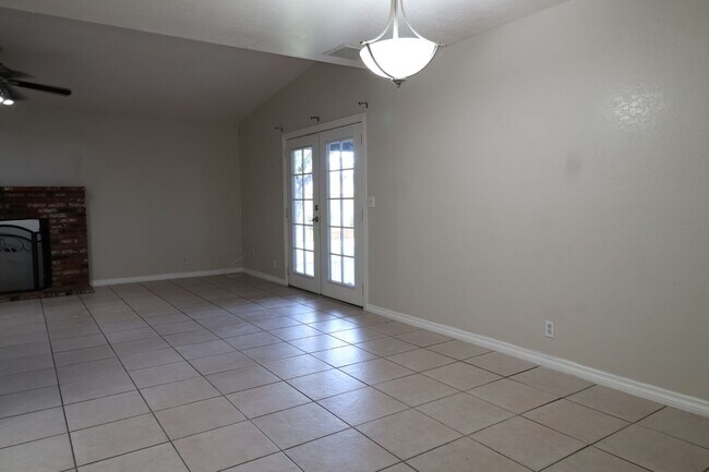 Foto del edificio - 528 S Sorrel St