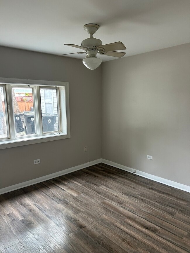 Building Photo - 3505 S Oak Park Ave