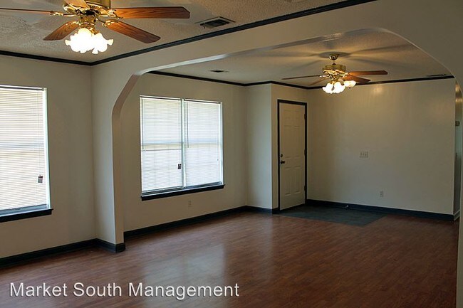 Building Photo - 3 br, 2 bath House - 673 Pine Barren Road