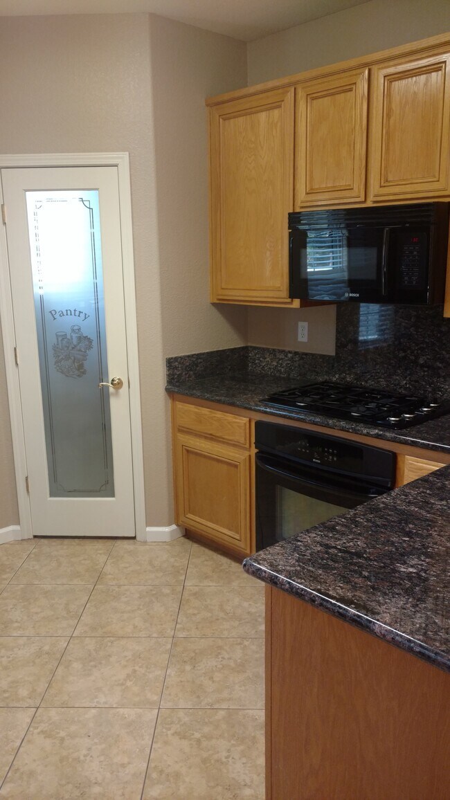 Kitchen - 8441 Granite Cove Dr