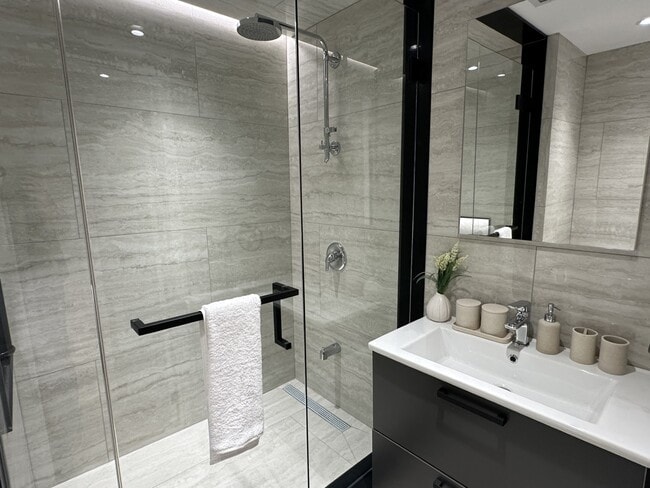 Laneway bathroom 1 of 3.5 - 12 Batavia Av