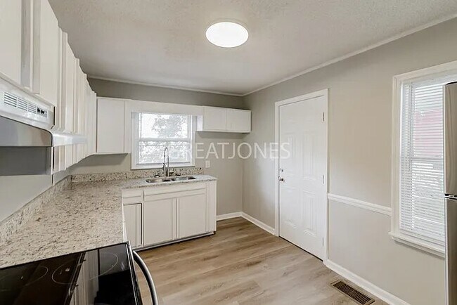 Foto del edificio - 724 84th St S