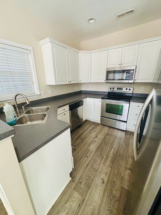 Building Photo - Beautiful Single Family Home