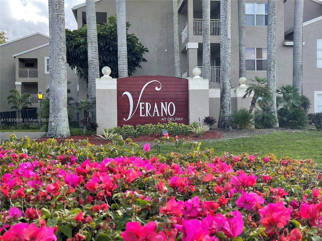 Foto principal - 1865 Palm Cove Blvd