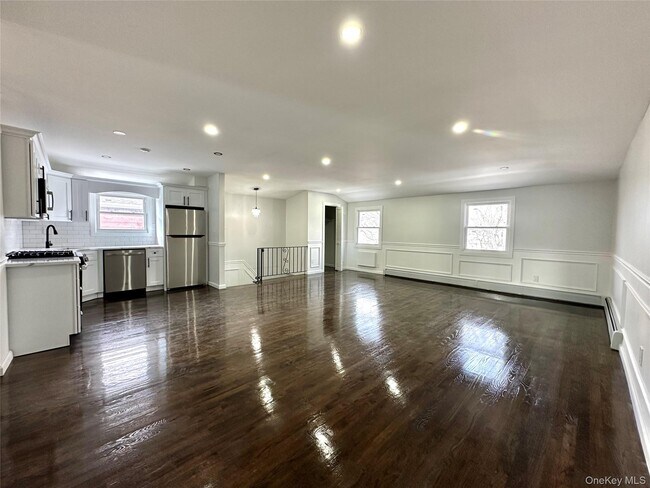 Foto del edificio - 254-16 Craft Ave