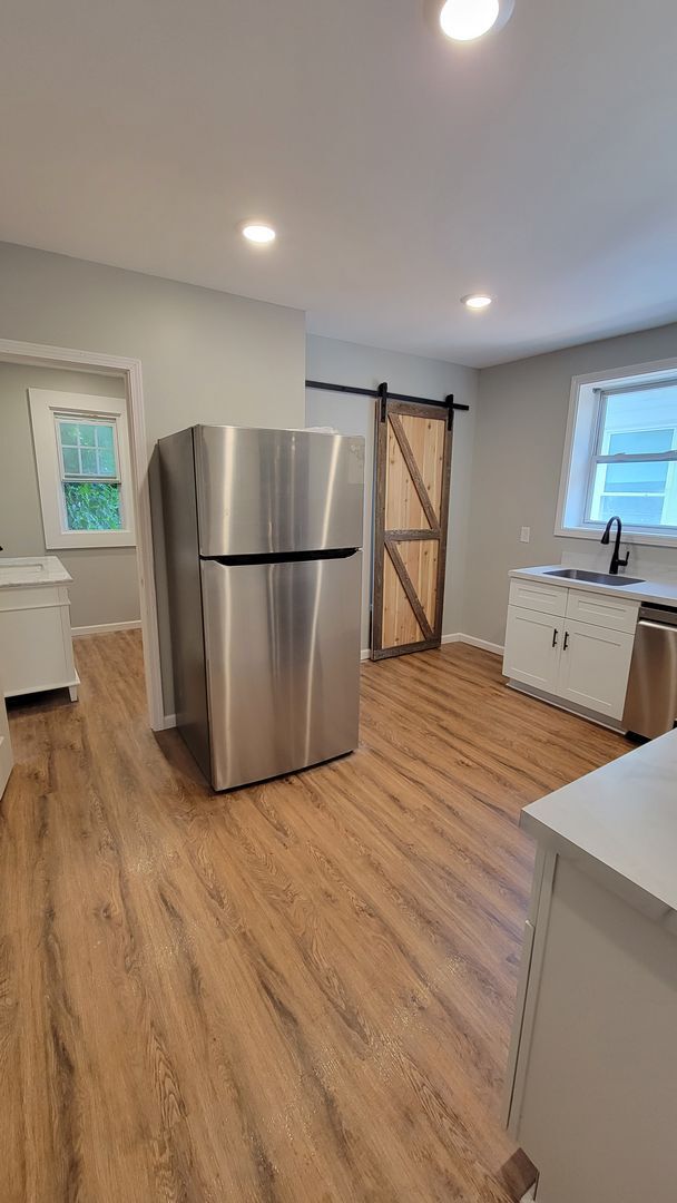 Foto del edificio - 321 W 7th St