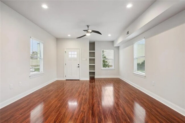 Building Photo - 3416 Danneel St