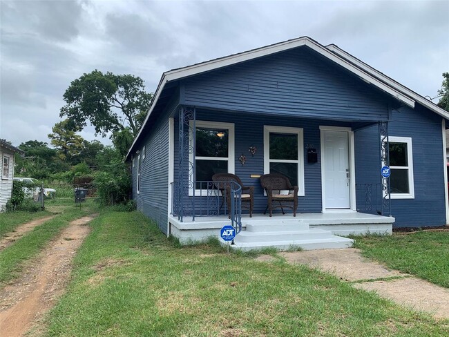 Building Photo - Cozy 3 Bedroom House in Fair Park