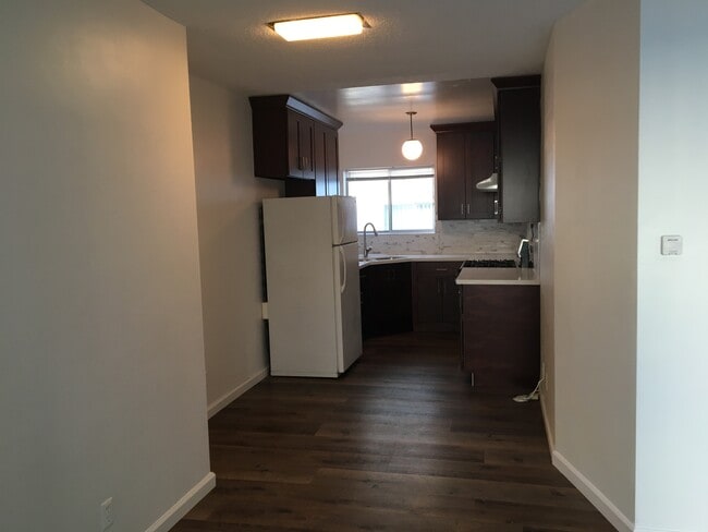 Building Photo - 8539 Saturn St