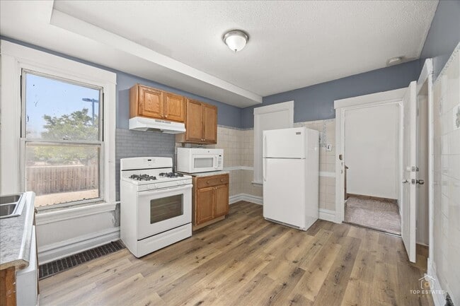 Building Photo - 3616 N Kedzie Ave