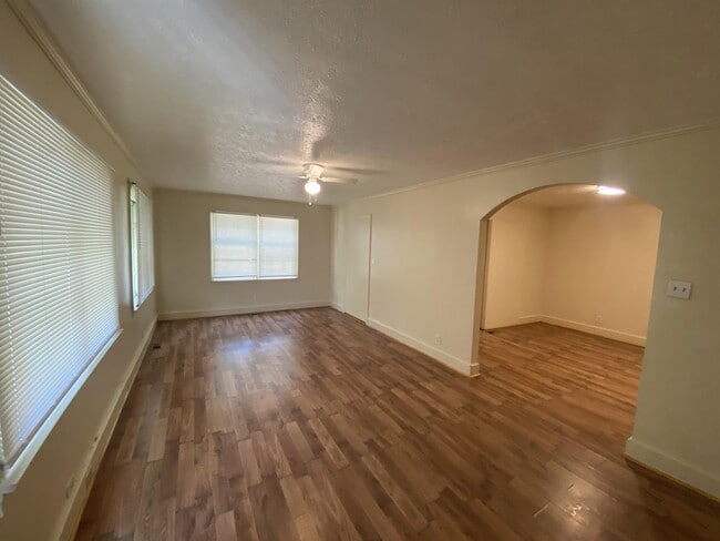 Foto del edificio - 1340 Burton Ave