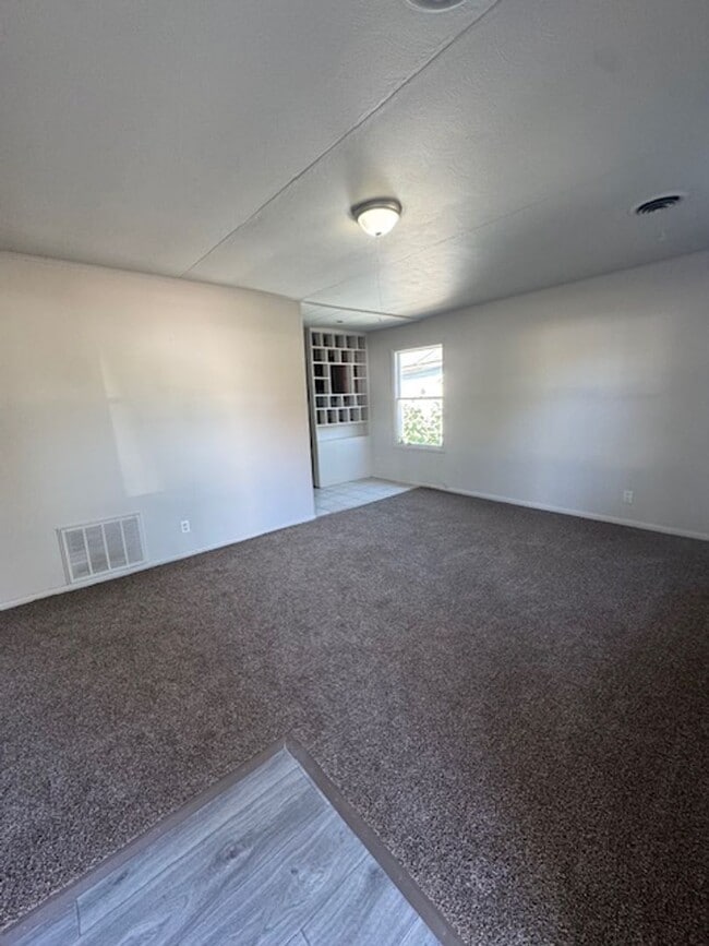 Building Photo - 1510 Roosevelt Dr