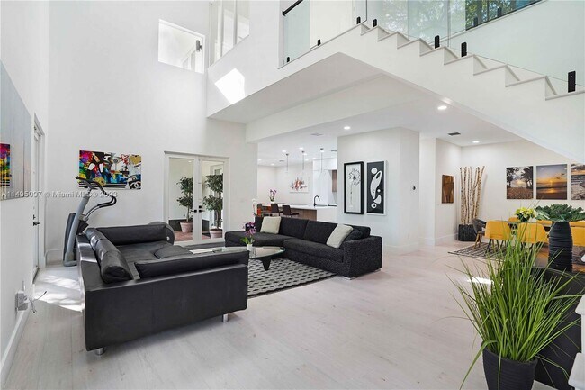 Building Photo - 9550 SW 73rd Ave