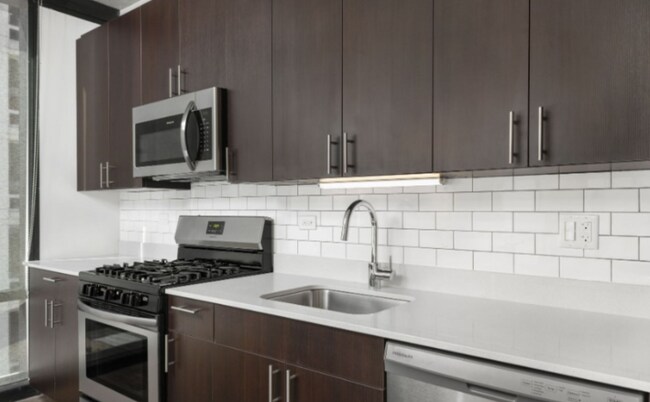 Building Photo - 58 E 14th St