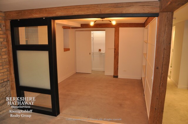 Building Photo - 1940 N Hoyne Ave