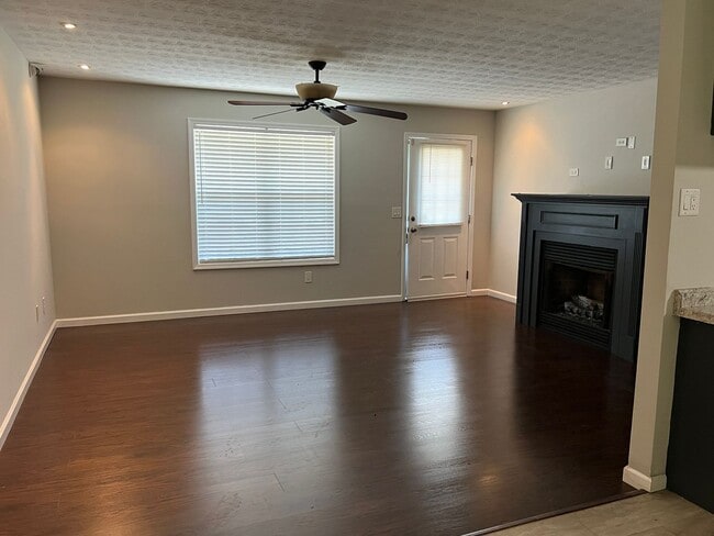 Foto del edificio - Charming 3 Bedroom 2 Bath home on large lot