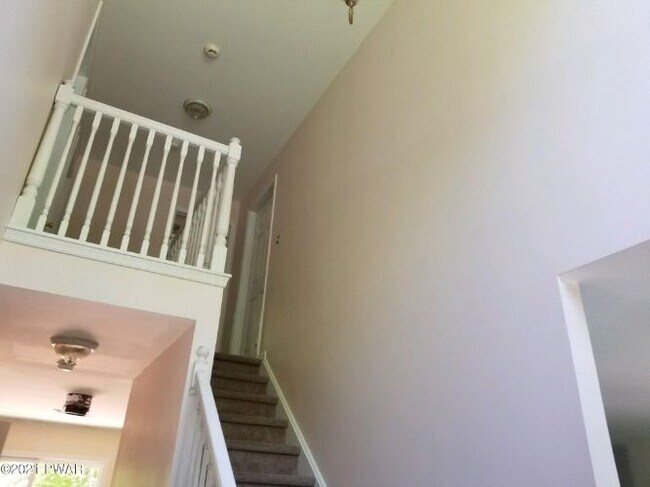 Foto del edificio - 185 Sunset Rd