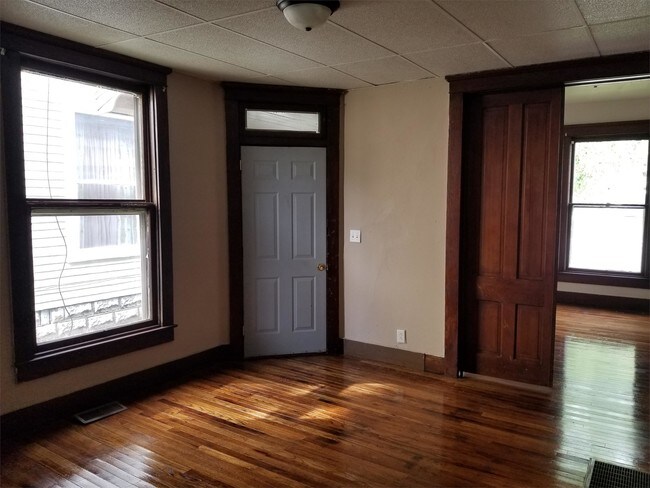 Foto del edificio - 259 E Main St