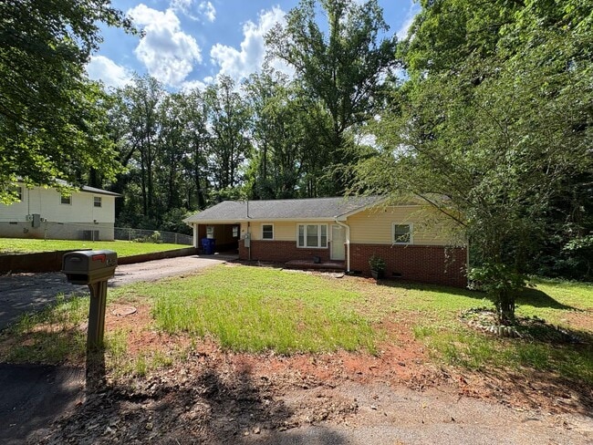 Photo - Great Location in Greenville 3 Bedroom 1.5 Bath  Minutes from Downtown!! House