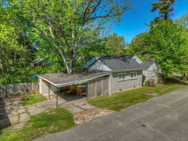 Building Photo - Move-In Special: Qualified Tenants Get 50%...
