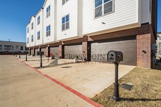Building Photo - 556 W Erwin St