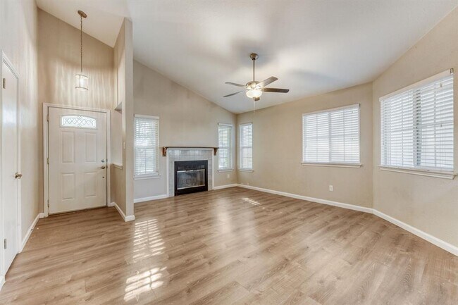 Foto del edificio - 12804 Staton Dr