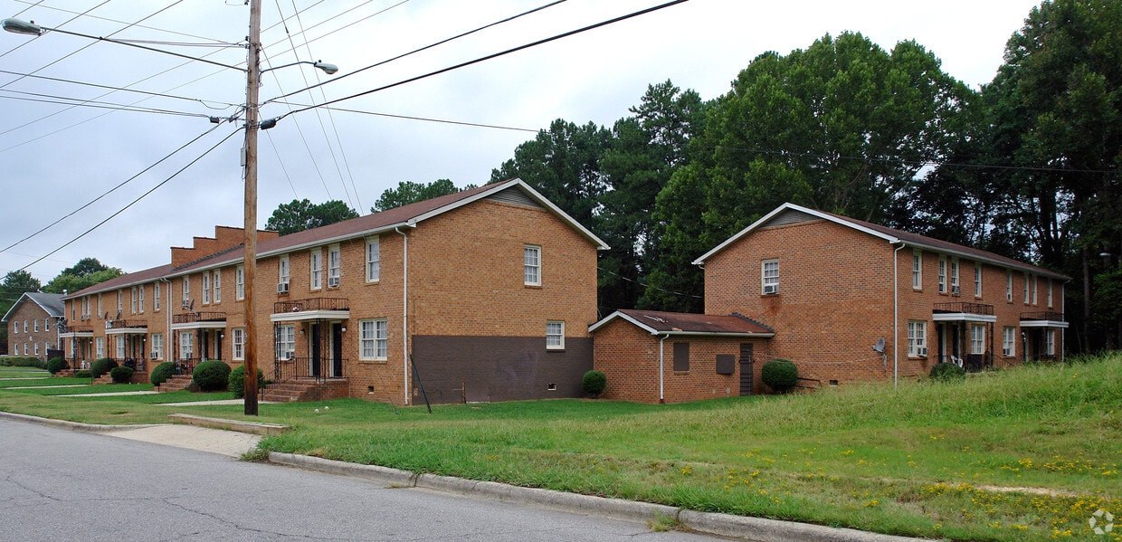 Primary Photo - 305 Dacian Rd