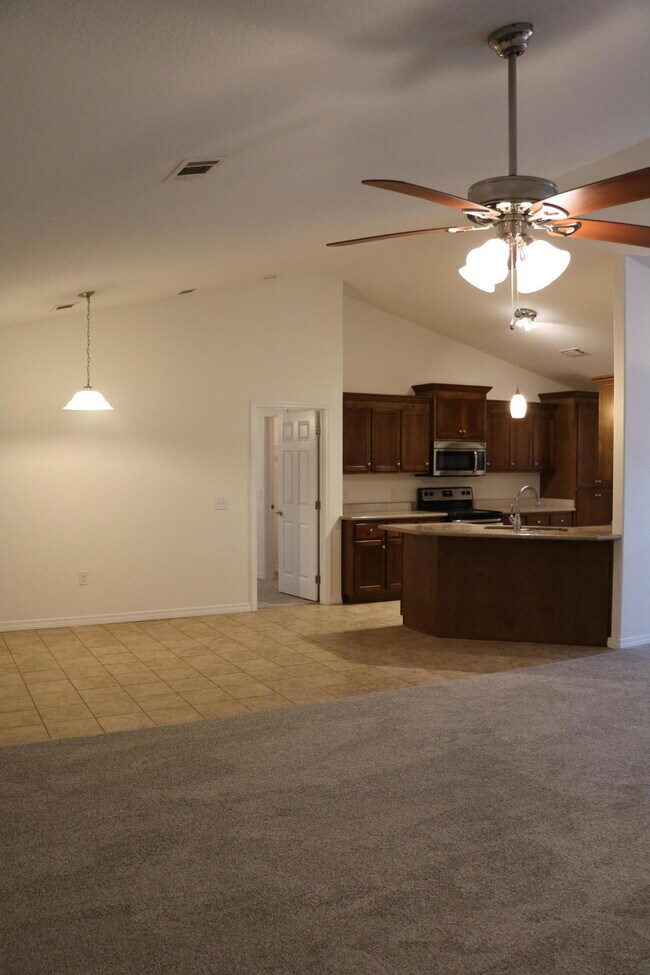 Building Photo - 8202 Pamplona St