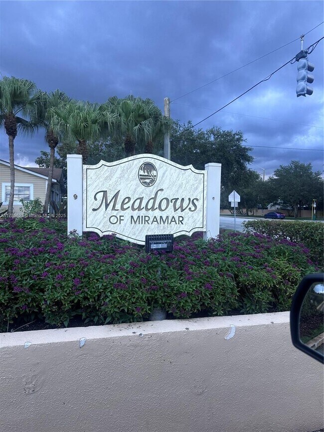 Foto del edificio - 9300 E Elm Ln