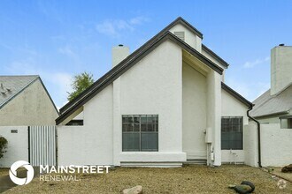 Building Photo - 2229 W Ross Ave