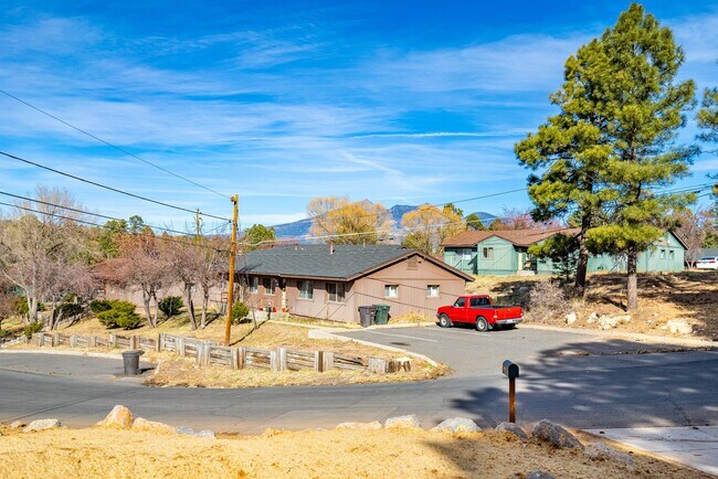 Building Photo - 107 E Woodland Dr
