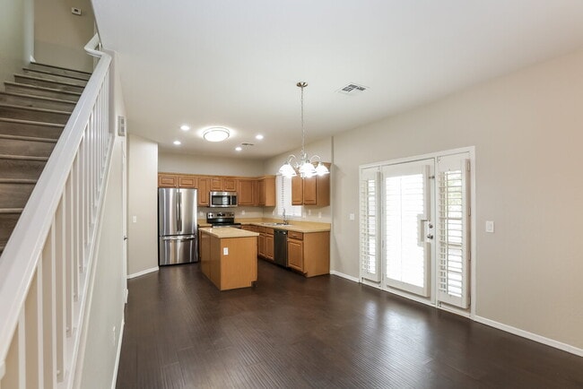 Building Photo - 1341 E Dunbar Dr