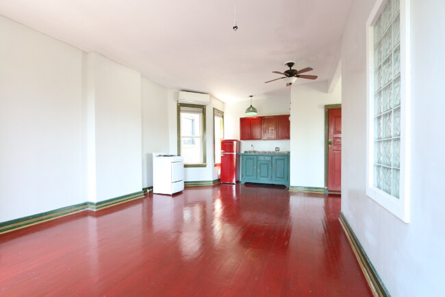 Building Photo - 1827 S Racine Ave