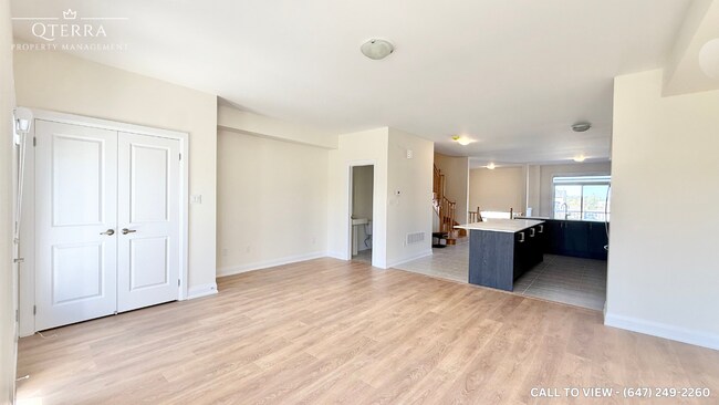 Building Photo - 123 Seguin St
