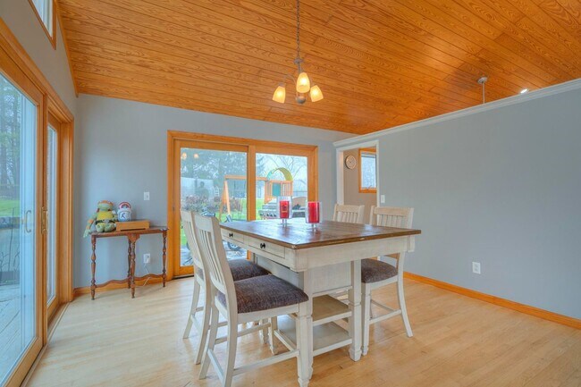 Foto del edificio - Open Floor Plan Home with Fenced Yard and Excellent Location