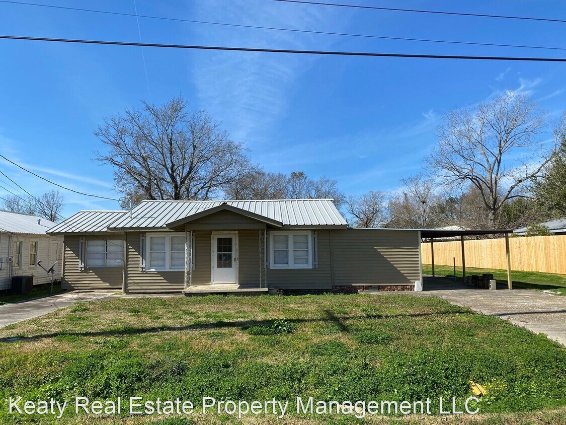 3 Br 1 5 Bath House 821 Cajundome Blvd House For Rent In Lafayette La Apartments Com