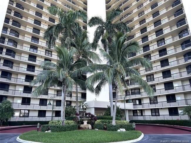 Building Photo - 9500 S Ocean Dr