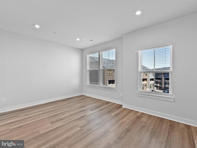 Foto del edificio - 2709 Velocity Rd