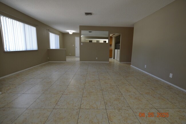 Building Photo - 4277 Ridgeview Dr
