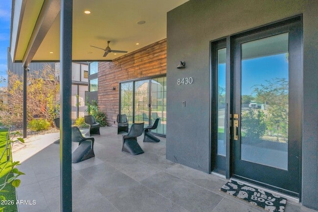 Foto del edificio - 8430 S 10th Ln