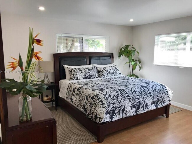 Building Photo - 3 bedroom in Hollywood FL 33020