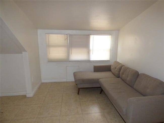Building Photo - 2751 Taft St