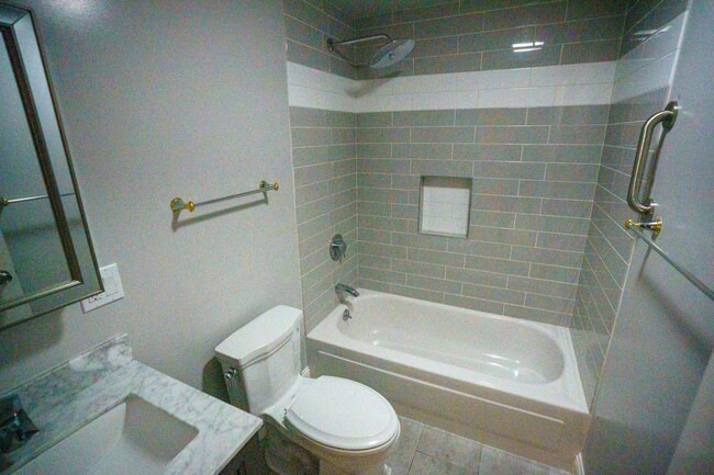 Foto del edificio - In-Unit Laundry! Spacious 1-Bedroom, 1-Bat...