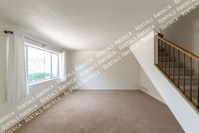 Building Photo - 935 N Venice Ave