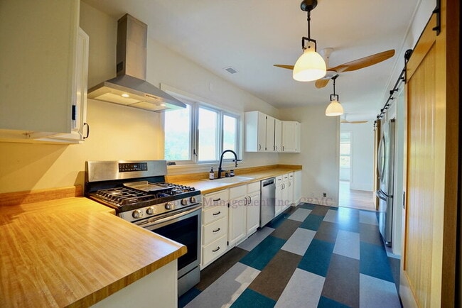 Foto del edificio - 61 Hickory Rd