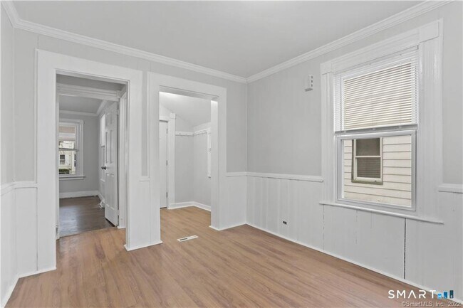 Building Photo - 393 Huntington St
