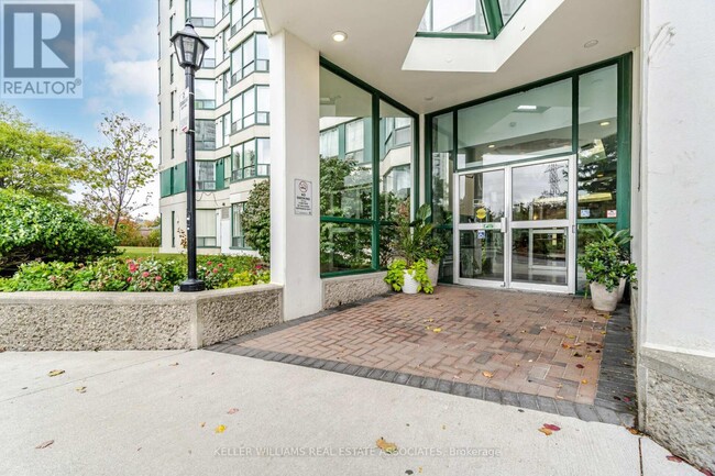 Photo du bâtiment - 4470-4470 Tucana Ct