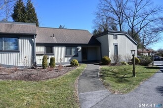 Building Photo - 922 Heritage Vlg