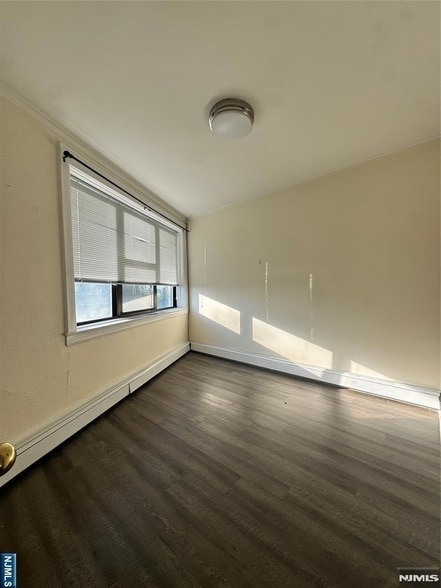 Building Photo - 432 Broad Ave