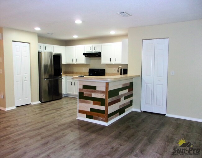 Building Photo - 525 Mount Olympus Blvd